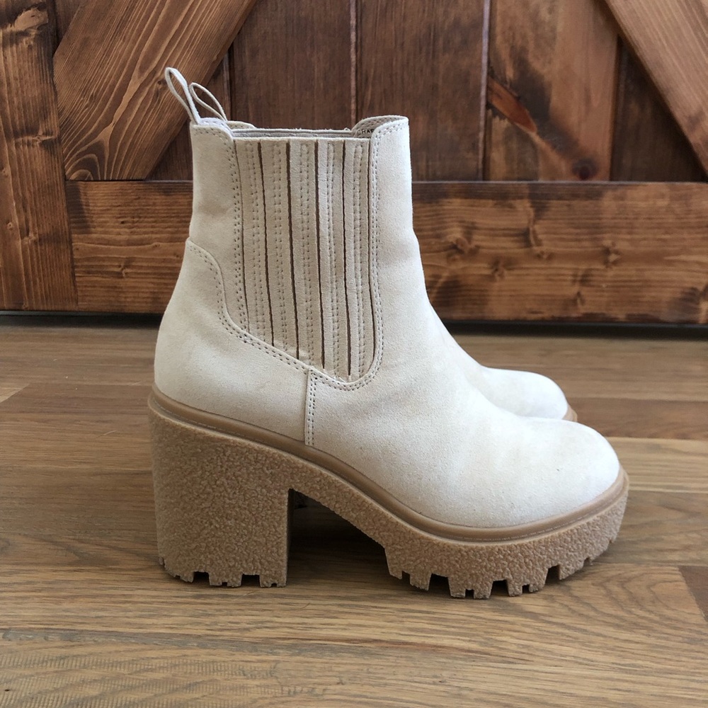 Steve Madden Chelsea Boot Size 6